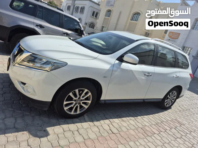 Omani Nissan Pathfinder 2016 4WD 7 Seats وكالة عمان نظيف جدا 7 ركاب ممشى قليل