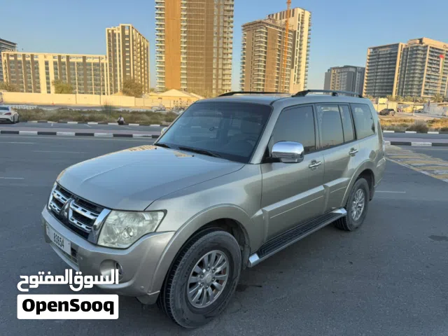 2013 ميتسوبيشي باجيرو GLS