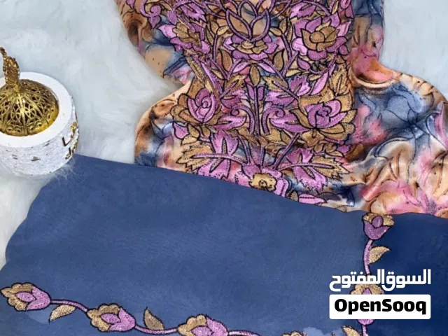 يتوفر لدينا مخاوير قطع قماش  العومانيه لايوجد جاهز  لطلب واتس