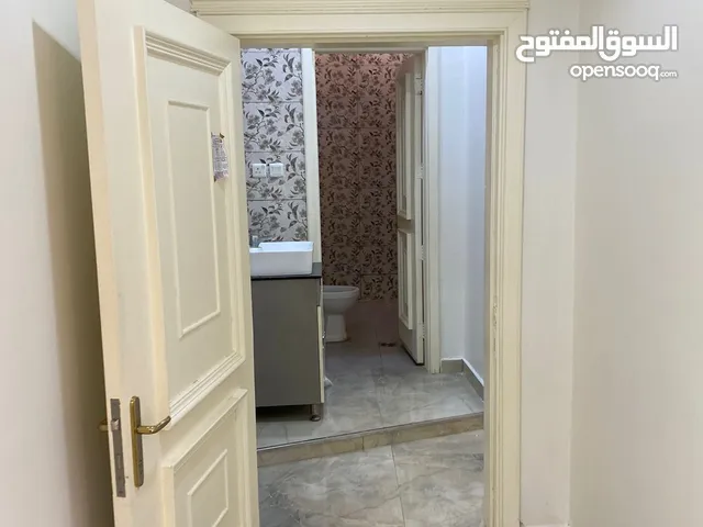 شقه للايجار الرياض حي الشهداء ثلاث غرف جديده جاهزه للسكن