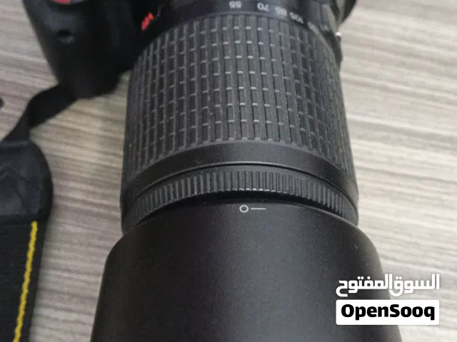 كاميرة نيكون d5200 وعدسة زووم 55mmالى 200mm.وعدسة 24 mm إلى 55mmللبيع تب نظافة..