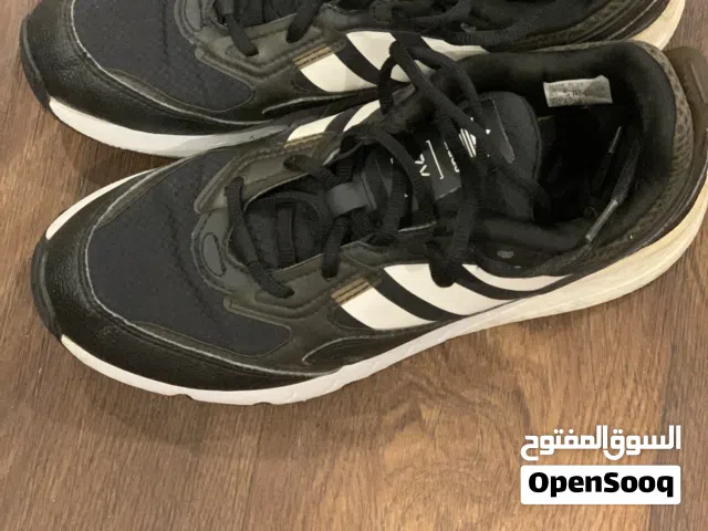 اديداس اصلي نظيف جداً شبه جديد مقاس 42