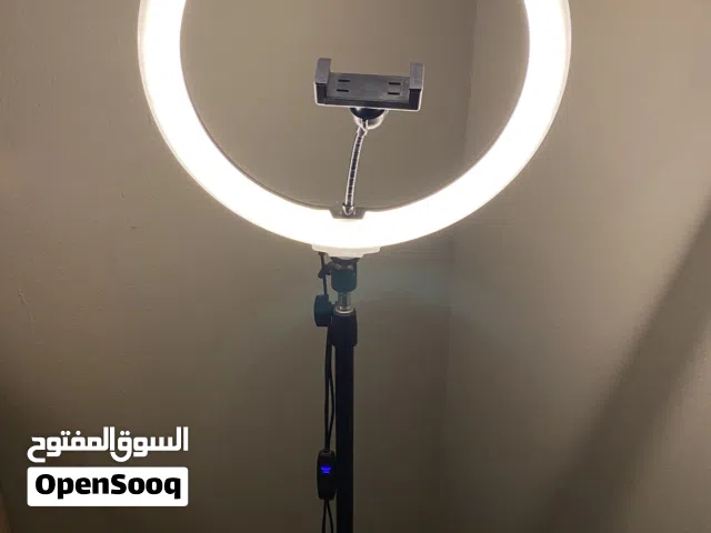 للبيـع: رينج لايت (Ring Light) 3 ألوان احترافي نظيف وجديد ، بملحقاته كامل وشغال باذن الله .