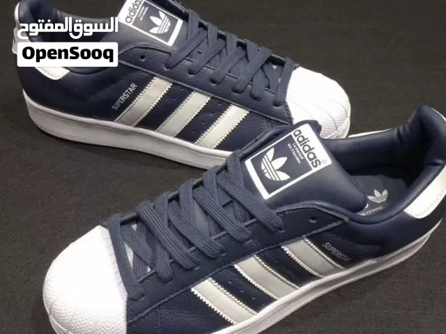 حذاء رياضي adidas
