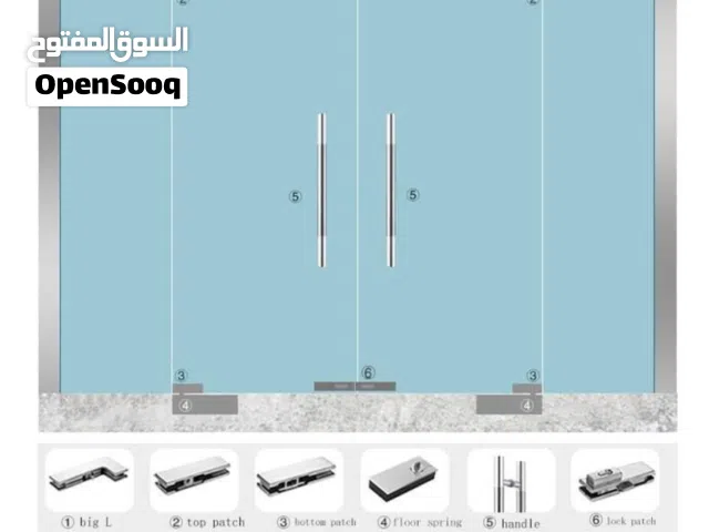 تركيب الزجاج والألمنيوم والفولاذ. Glass aluminium and steel work