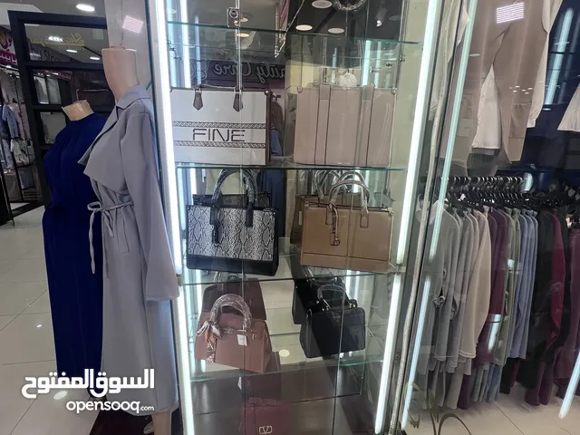 بترينه زجاج خمس رفوف