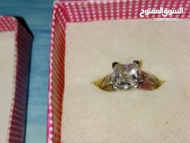 خاتم لون فضي مقاس 19 أو 18