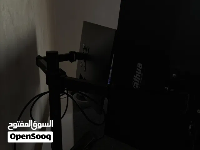 شاشتين مع ستاند شاشه شاشه من LG و شاشه الثانيه من Dahua شاشة LG 120Hz شاشه ثانيه 100Hz