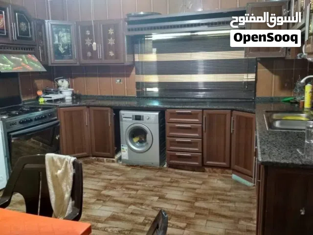 بيت مستقل على أرض دونم مع مزرعة مثمرة للبيع الفوري في الزرقاء, الأرض مع المنزل مفروزة كوشان مستقل