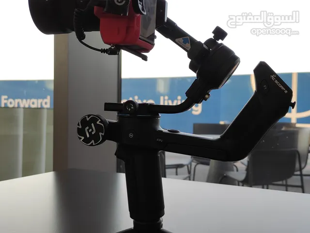 camera gimbal scorp 2 like new with hard box and all attachments