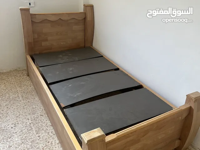 للبيع أثاث غرفة نوم بحالة جيدة جدًا:
