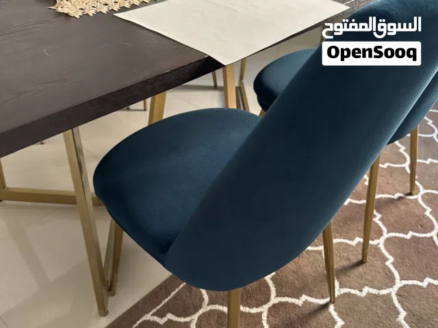 طاولة طعام من شركة دانوب
