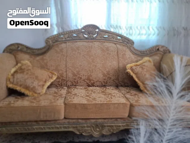 طقم كنب زان بحالة وكالة ولا خدش ...