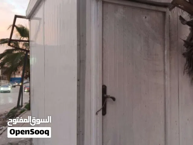 كرفان مساحة 2.5م×2.5م بحالة ممتازه للبيع