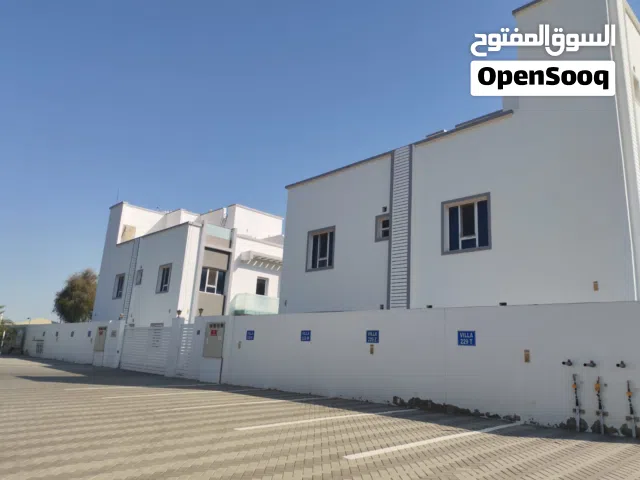SEMI FURNUSHER 4 Bedrooms & Majilis Villa – Al Hail North