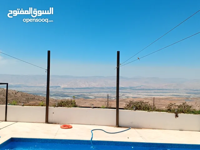 شاليه مميز وإطلالة رائعة غربية