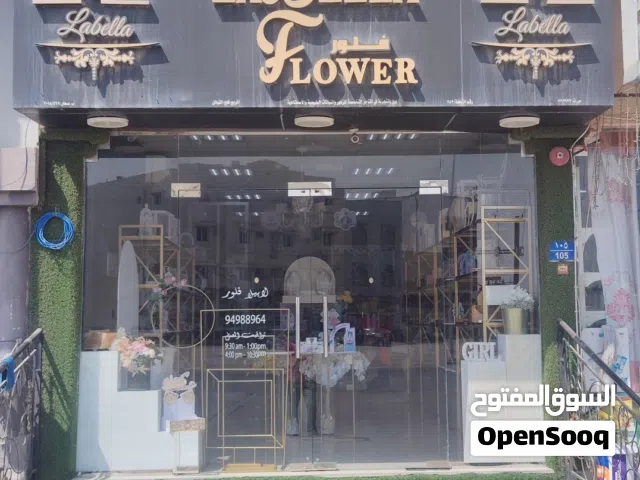 محل ورد للبيع جاهز بشكل كامل وممتاز مع العامل