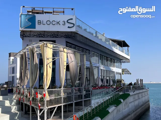 موقع يصلح لمقهى ومطعم للإيجار في ضاحية السيف