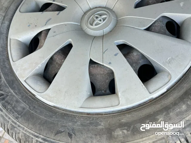 4رنجات ياريس حديد مع الطاسات و 3 اطارات