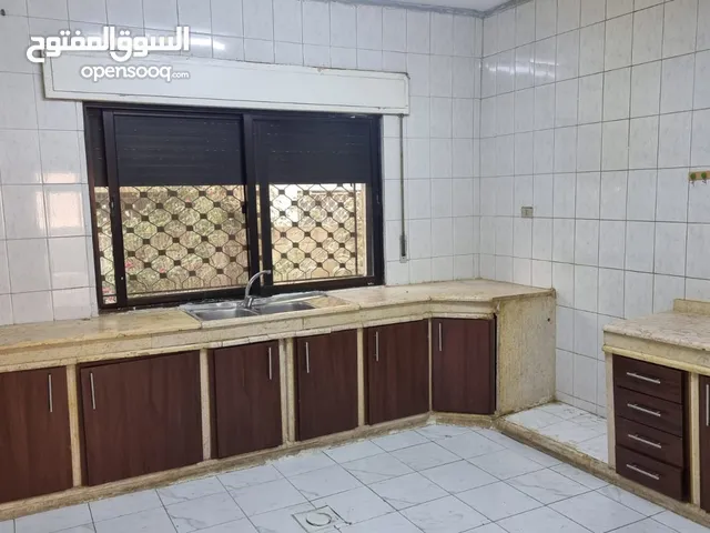 شقة طابق ارضي للإيجار