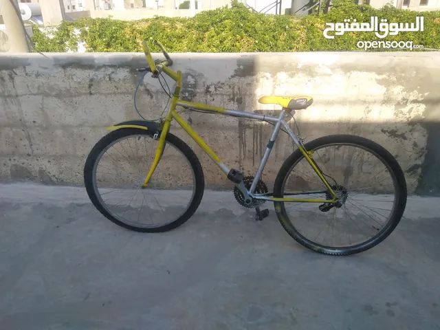 بسكلتين جنط 26وجنط20 شصي طويل استعمال 3اشهر الاثنين في 80 دينار فقط لا غير جنط 26 يوجد فيه غيرات3في7