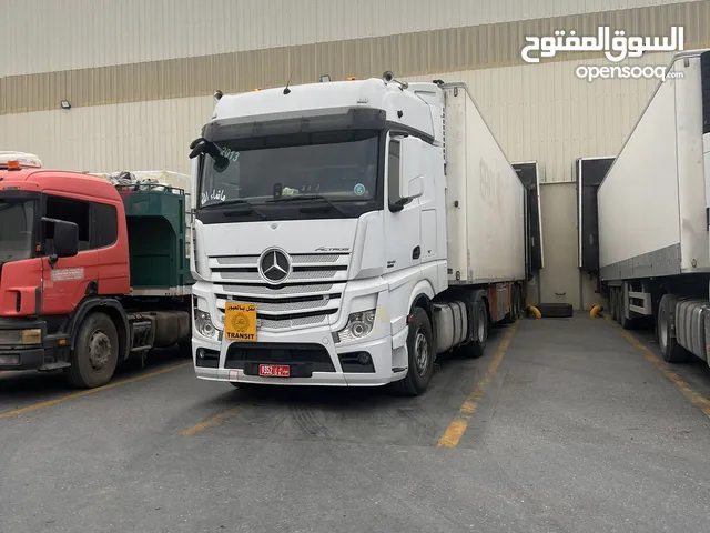 Tractor Unit Mercedes Benz 2013 in Muscat