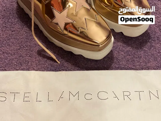 ستيلا ماكرتيان