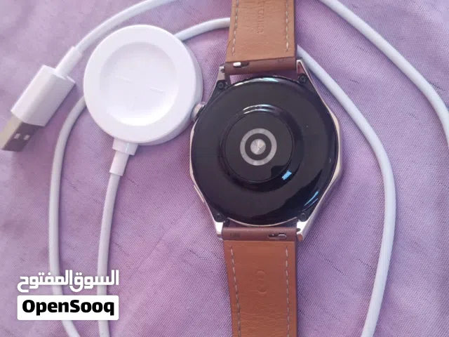 ساعة هواوي HUAWEI WATCH GT 5 46mm الذكية تتميز بإطار من الفولاذ المقاوم للصدأ وحزام جلدي بني كلاسيكي