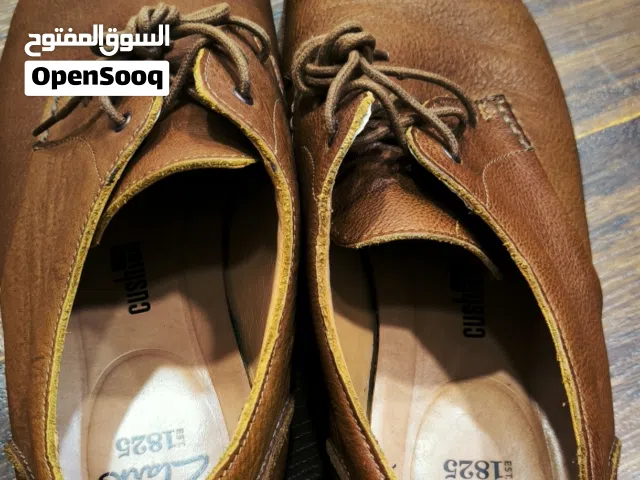 حذاء جلدي للبيع ماركة كلاركس مقاس 46 Clarks leather shoes for sale