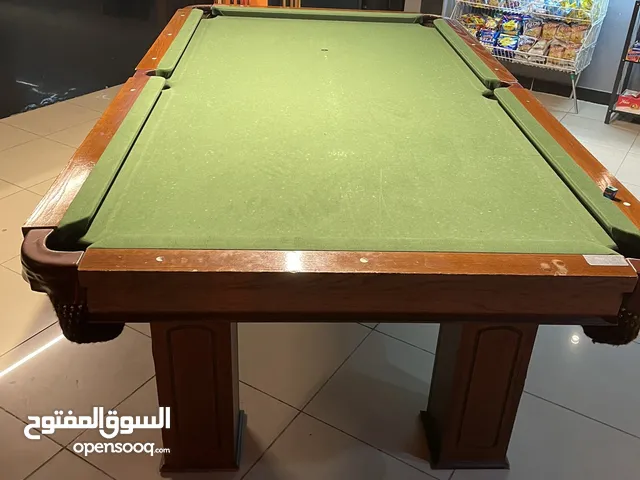 طاوله بلياردو مع كامل أغراضها شبه جديده استعمال خفيف
