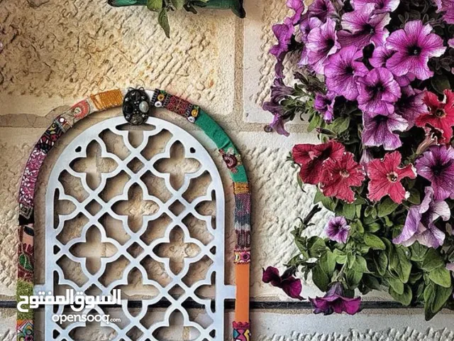 ديكور حائط - باب خشبي