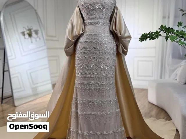 فستان سهرة فخم للبيع