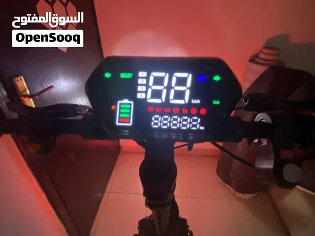 سكوتر استخدام خمس شهور نظيف