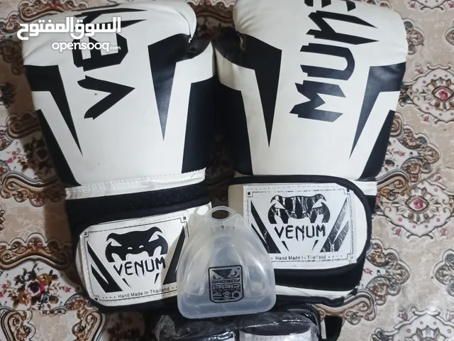 قفازات ملاكمه جديده غير مستخدمه أبداً