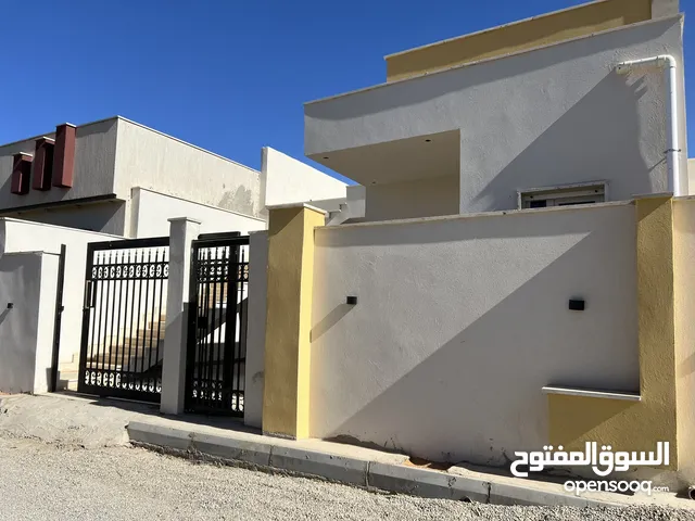 165 m2 3 Bedrooms Townhouse for Sale in Tripoli Ain Zara