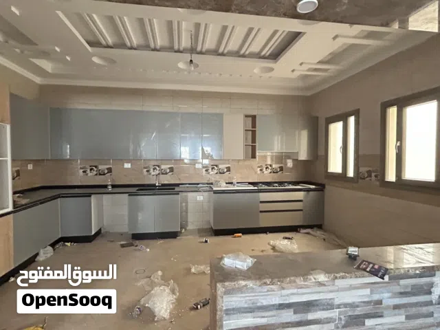 180 m2 More than 6 bedrooms Villa for Rent in Tripoli Souq Al-Juma'a