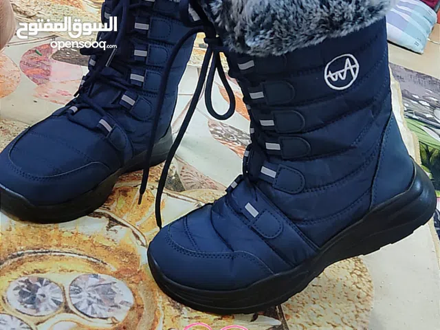 بوت شتوي نيلي