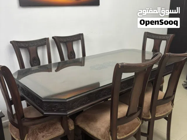 طاولة سفرة ست كراسي حالة شبه جديد خشب ثقيل
