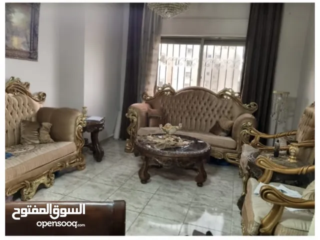 طقم كنب زان مصري بحاله ممتازه ونثريات وتحف