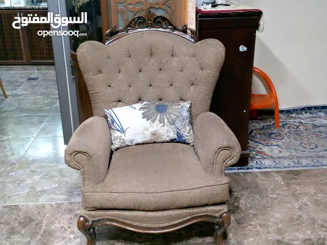 طقم كنب بحالة ممتازة