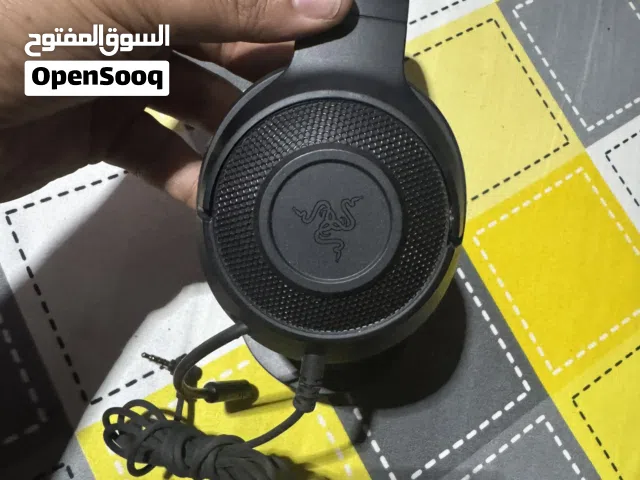 سماعه RAZER سلكيه كما هو موضح بالصور تعمل بدون اي مشاكل