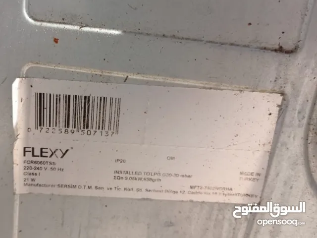 فرن نظيف أموره طيبة كل شي شغال