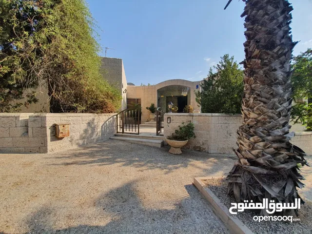 585 m2 4 Bedrooms Villa for Sale in Amman Abdoun