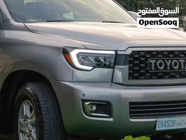 2011 تويوتا سيكويا SR 5