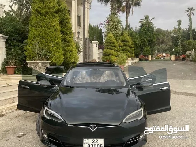 Tesla Model S 2013 in Amman
