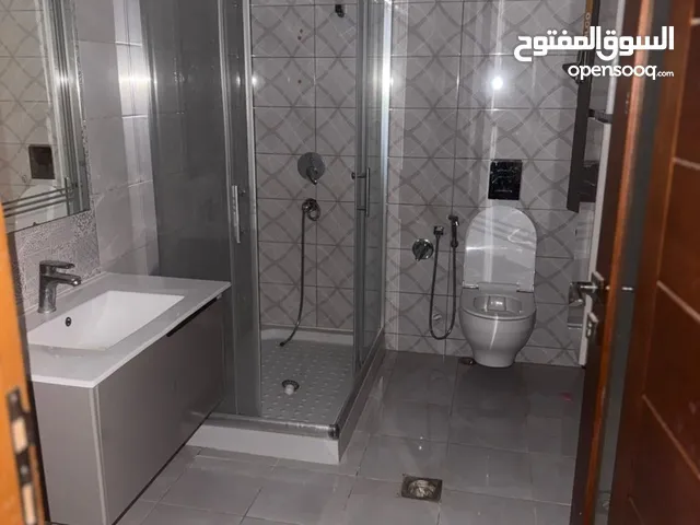 فيلا راقية متعددة المستويات للإيجار في منطقة الدريبي خروبه موقع مميز R2222