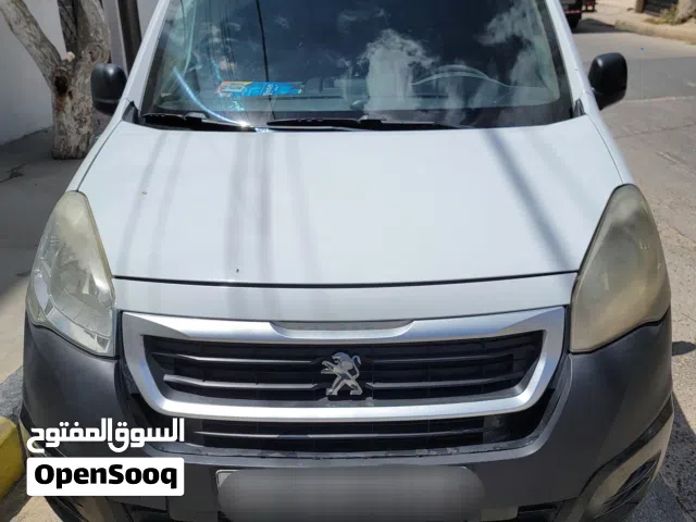2017 بيجو بارتنر Standard