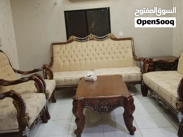 كنب شبه جديد للبيع كلاسيكي