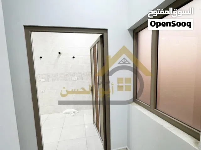 شقة حديثة طابق اول للايجار في منطقة بريهة