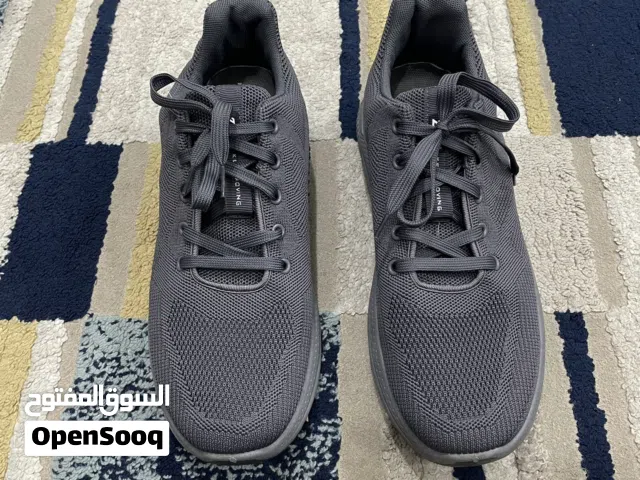 استعمال قليل ماركة زوت مقاس 45 Little Used ZOT Brand Size 45